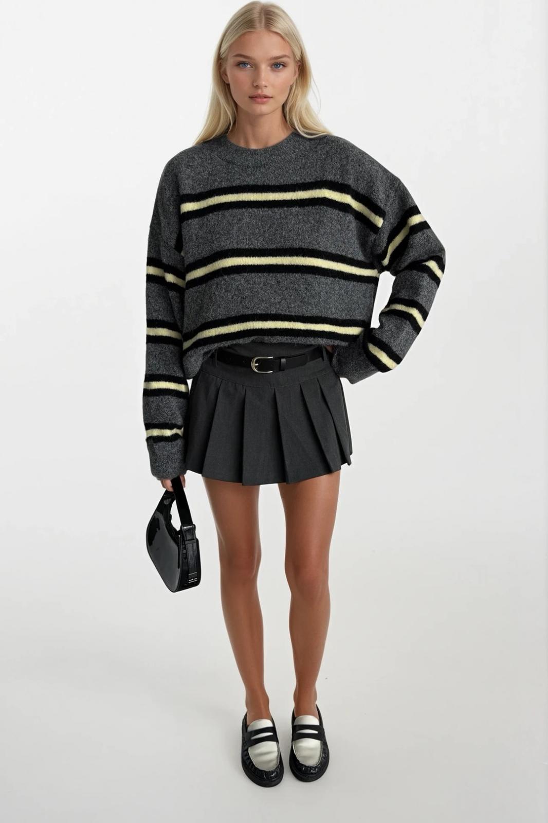 Grau gestreifter Oversize Pullover