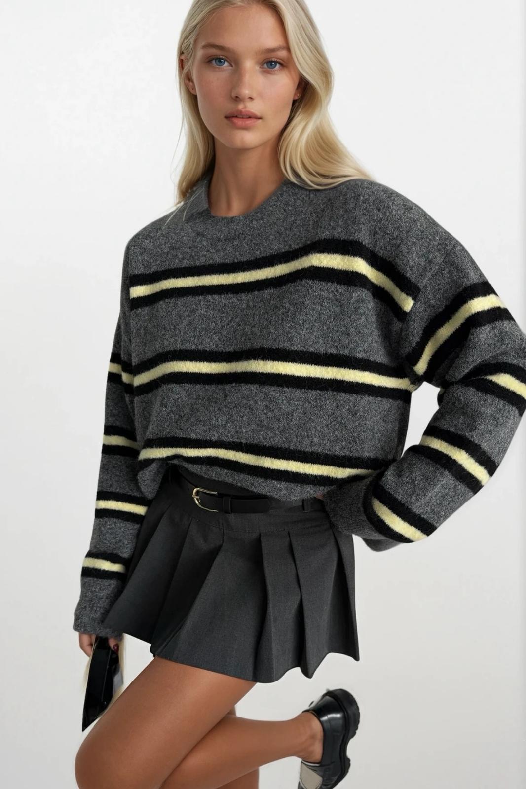 Grau gestreifter Oversize Pullover